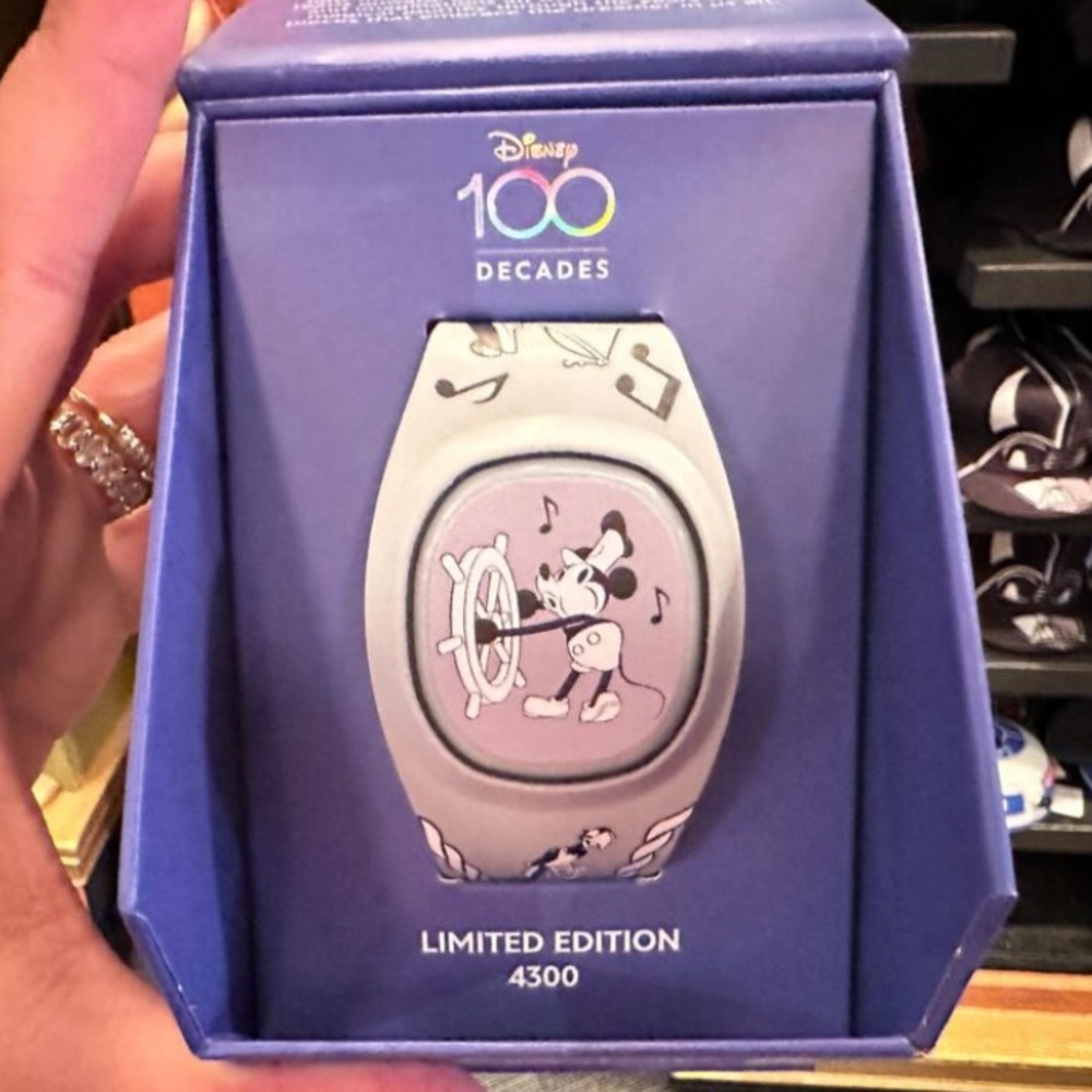 New Disney 100 Steamboat Willie LE 4300 Magic Band+